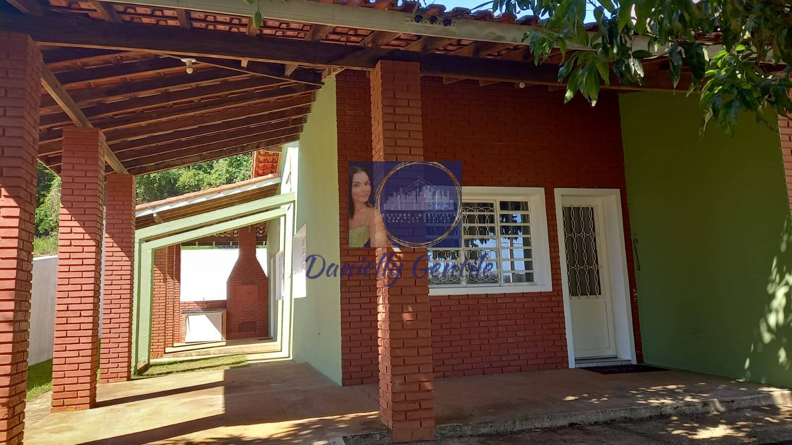 Casa de Condomínio para alugar com 3 quartos, 160m² - Foto 2